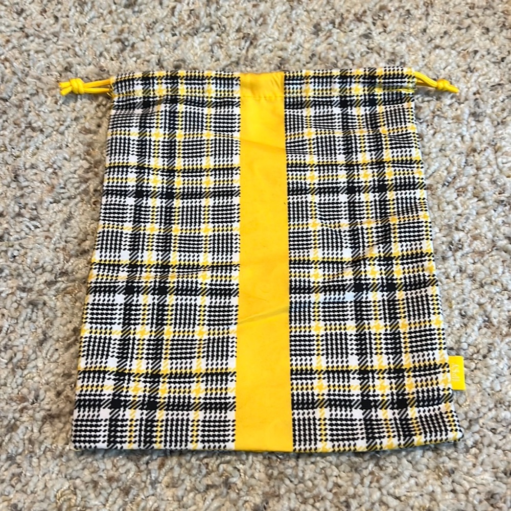 🟥 $1 if bundled - ipsy cinch bag - NEW